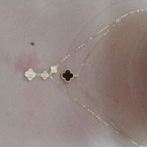 18k Saudi gold clover pendant